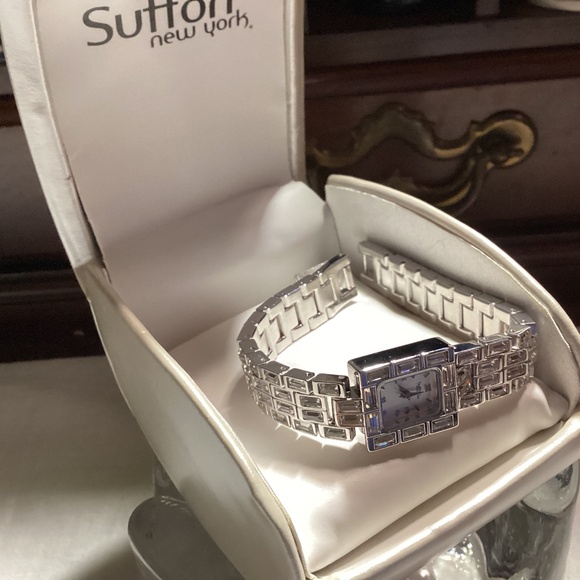 SUTTON. Rhinestone Silvertone Women’s Watch boxed - Picture 1 of 15